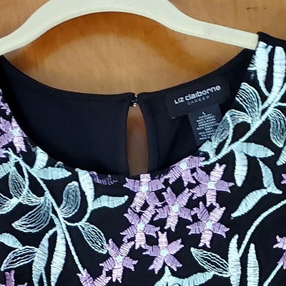 BEAUTIFUL EMBROIDERED TOP - Picture 3 of 6